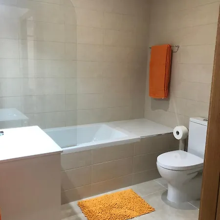 Casa Do Meio R/c Paredes (Porto)