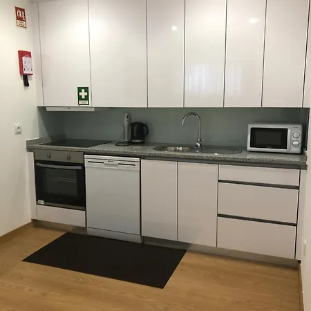 Casa Do Meio R/c Paredes (Porto)