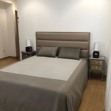 Casa Do Meio R/c * Paredes (Porto)