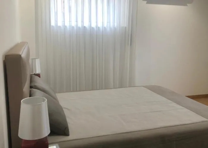 Casa Do Meio R/c Paredes (Porto)