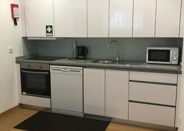 Casa Do Meio R/c Paredes (Porto)